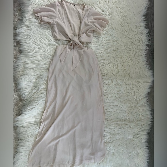 Elegant Cream Tie-Front Maxi Dress - Picture 5 of 9